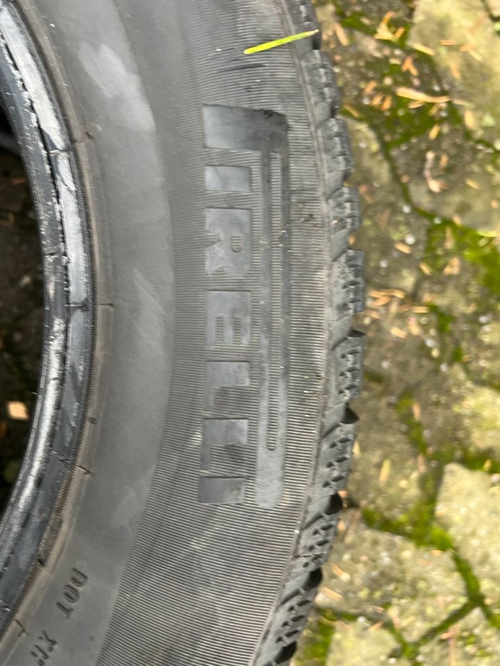 2 St. Pirelli Winter Reifen 195/65/R15, 7 mm, 2017, 2 Stück in Hannover