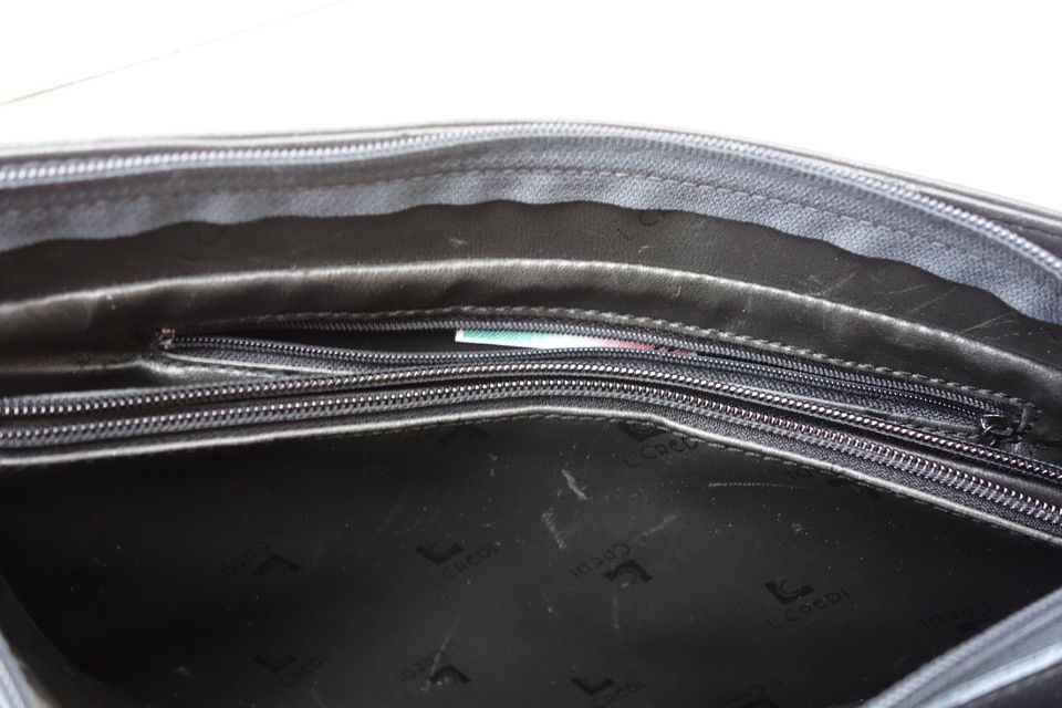 L. Credi Handtasche schwarz Breite ca 31 cm Höhe ca 21 cm in Obernzell