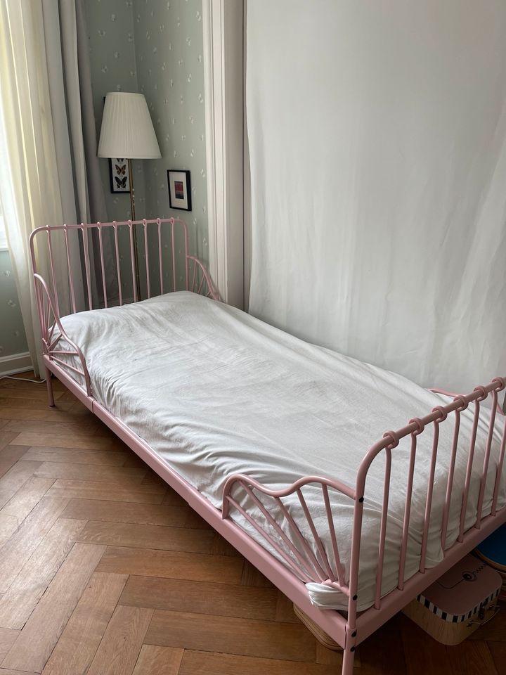 Minnen - mitwachsendes Bett inkl Matratze in Nürnberg (Mittelfr)