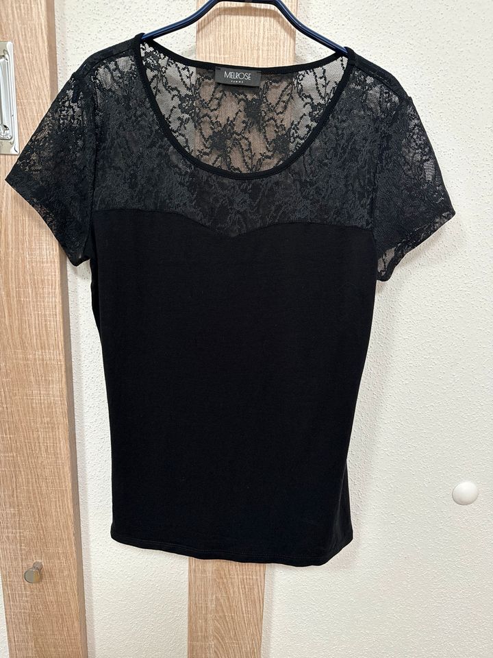 Schwarzes Shirt mit Spitze von Melrose Größe 40 in München