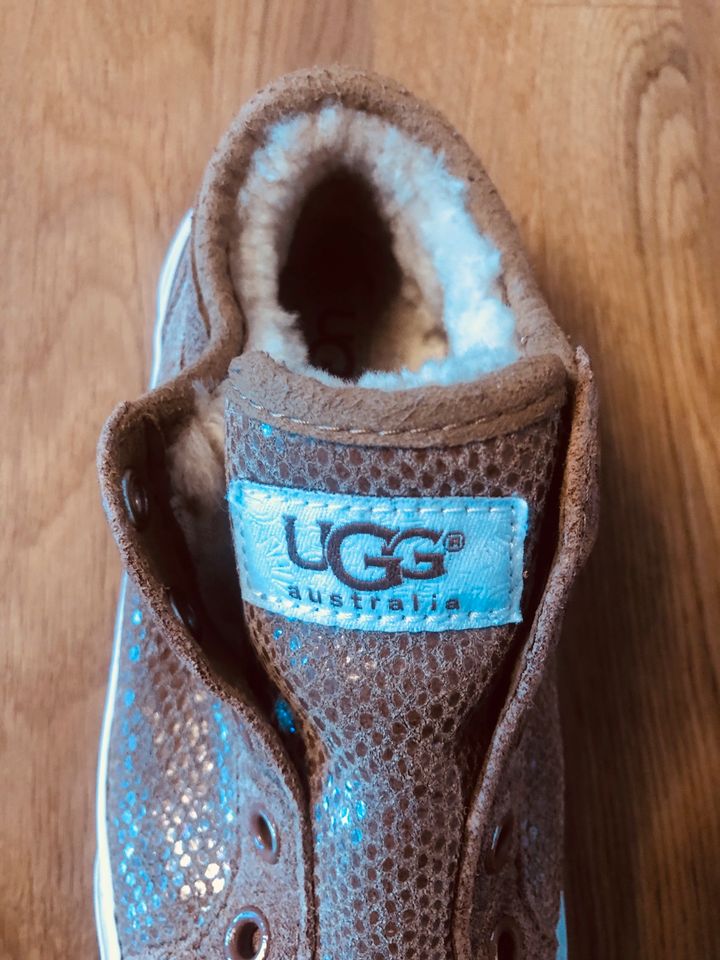 UGG Sneakers in beige in der Gr. 28 in Köln