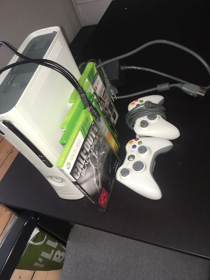 Xbox 360 mit 2 Controller in Dortmund