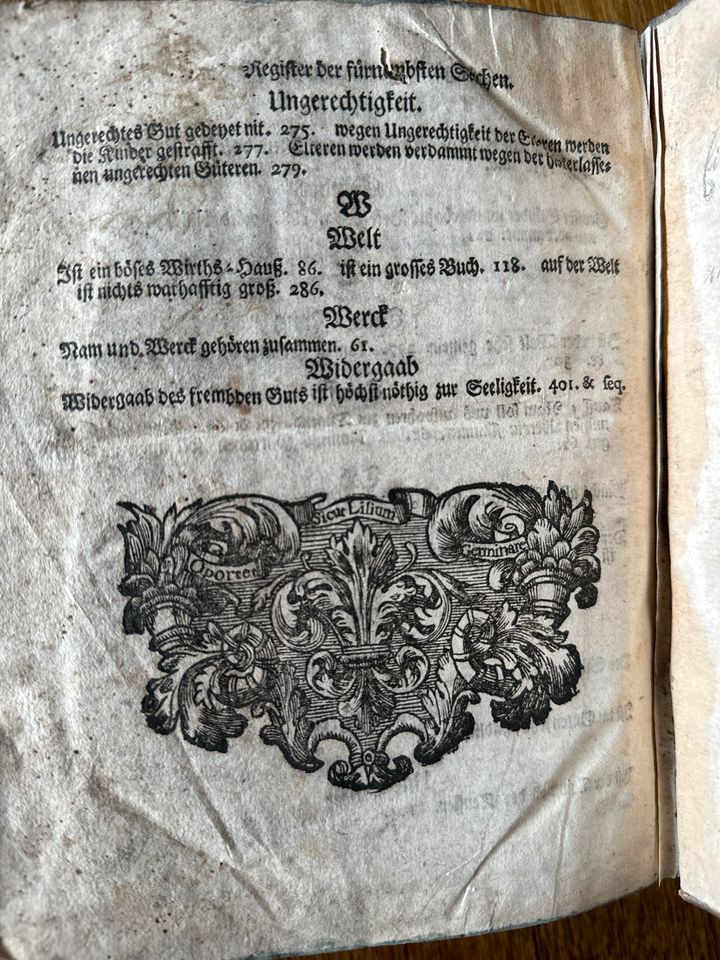 Antikes Buch von 1726 in Hamburg