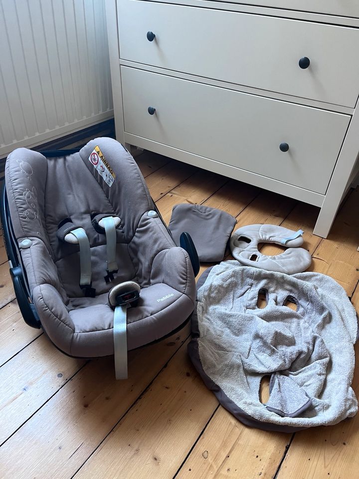 Maxi Cosi Pebble mit Neugeboreneneinsatz und Sommerbezug in Mönchengladbach