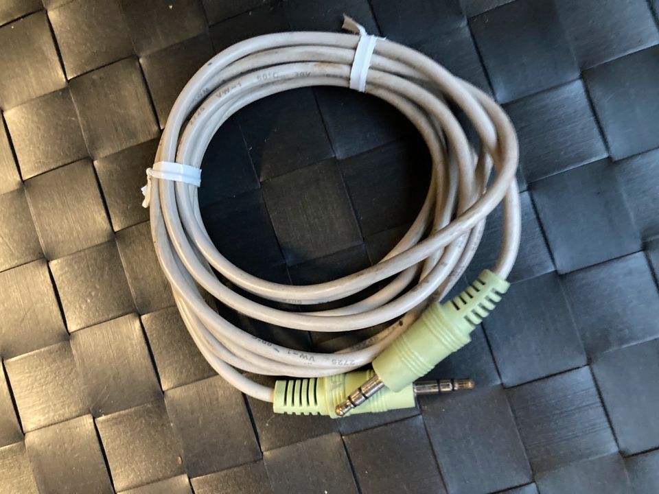 Klinkenstecker und USB Kabel in Neustadt in Holstein