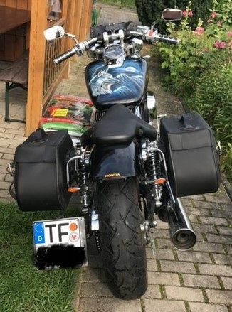 Motorrad Honda Black Widow (VT 750 DC / RC 48) in Blankenfelde