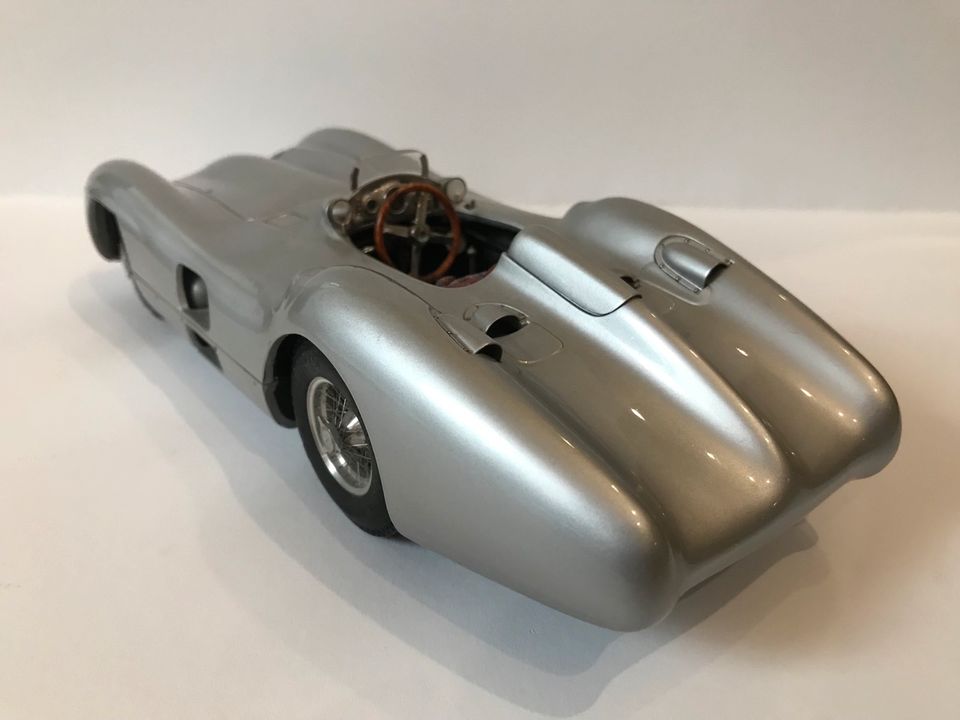 CMC Mercedes-Benz W196R Stromlinie 1954/55 Silberpfeil 1:18 M-044 in Ochtendung