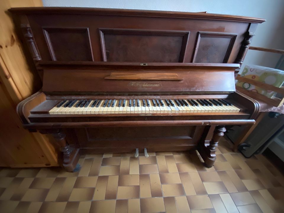 Klavier Vintage zum Schnäppchenpreis in Ansbach
