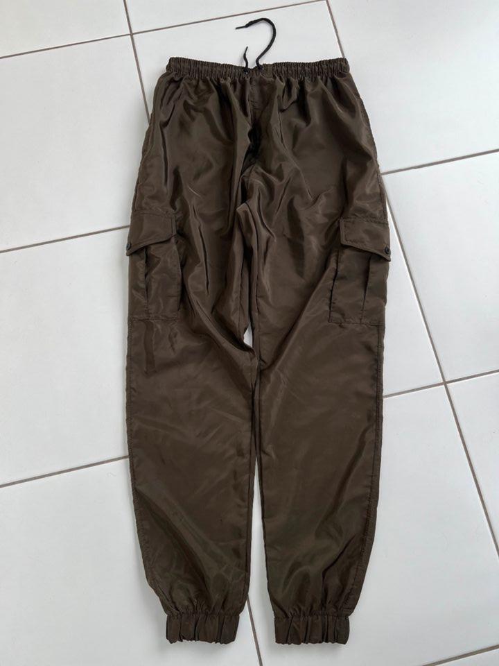 RISING Stylishe Hose olive Gr. S Cargo Design Edle Glanzoptik in Weil der Stadt