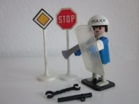 RAR! Playmobil Klicky 3324 POLIZIST MIT VERKEHRSSCHILDERN 1975 Niedersachsen - Oldenburg Vorschau