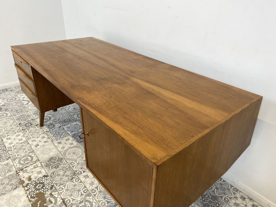 WMK Besonders schöner & gut erhaltener großer Mid-Century Schreibtisch , freistehend, mit Schubladen, Ausziehplatte & formschönen Holzgriffen # Arbeitstisch Desk Sekretär Bürotisch Vintage 50er 60er in Berlin