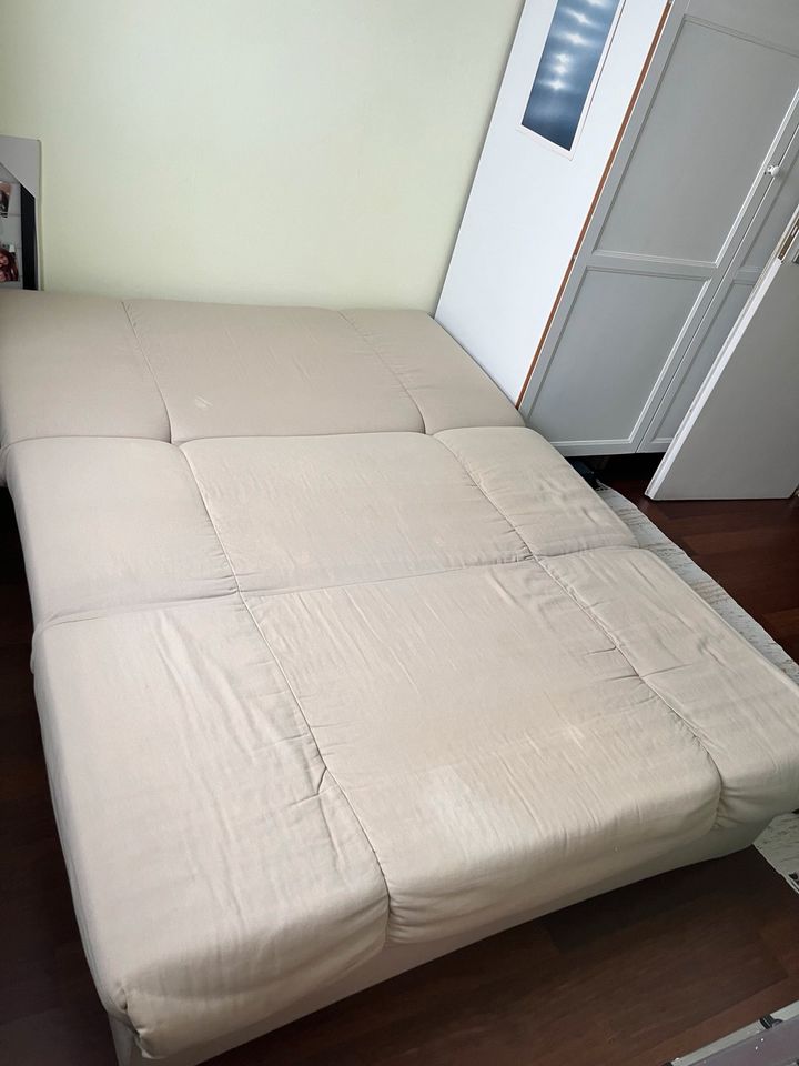 Couch mit Bettfunktion, beige in Frankfurt am Main