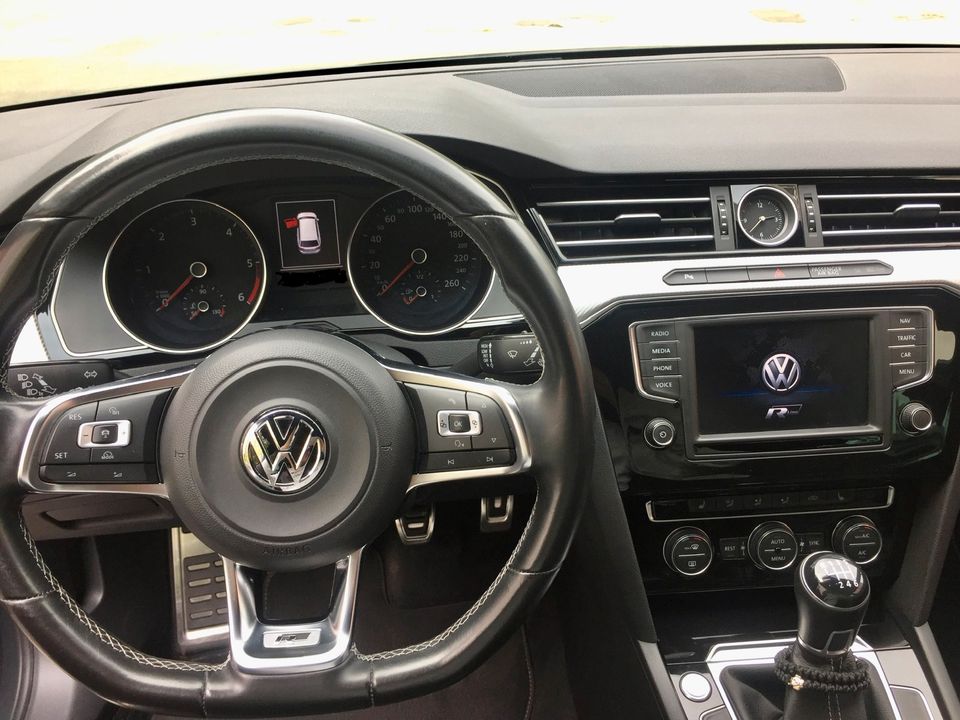 Volkswagen Passat B8 SCR R- Line in Solingen