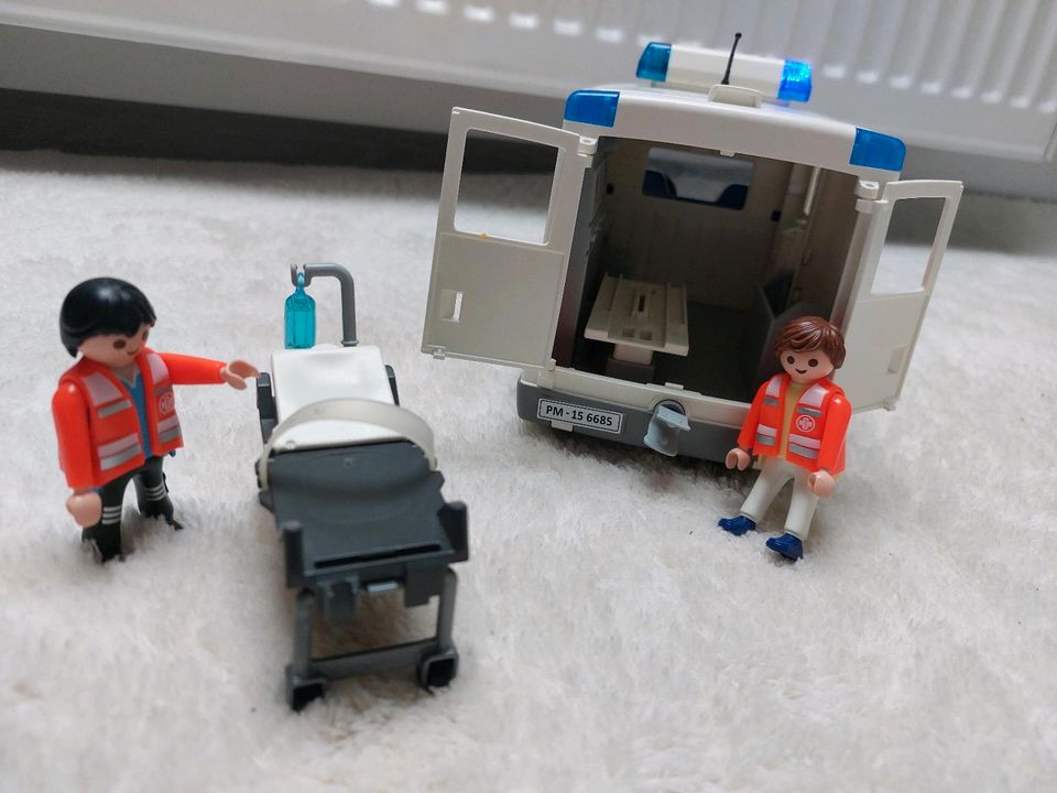 Playmobil Krankenwagen 6685 in Hohenstein