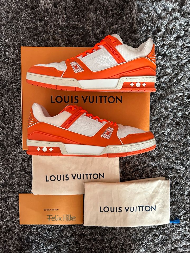 Original Louis Vuitton Trainer orange Gr. 11 in Leipzig