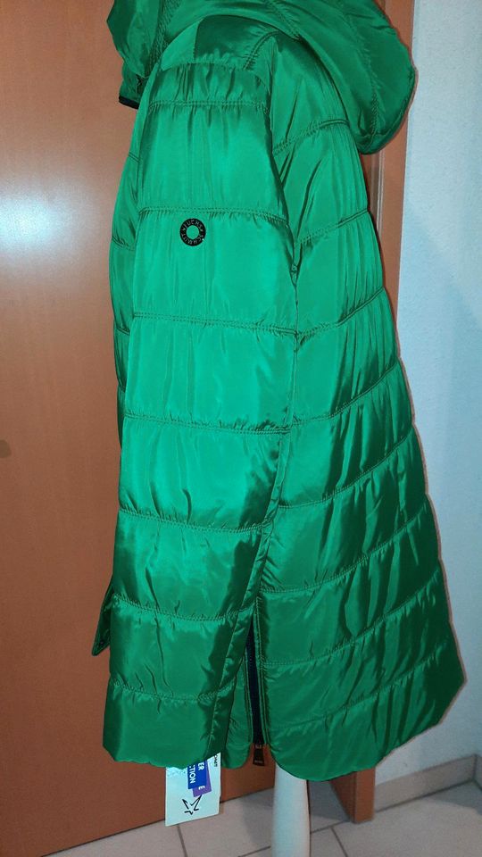 Neue Winterjacke mit Kapuze,  Gr 42, FuchsSchmitt in Oberhausen-Rheinhausen