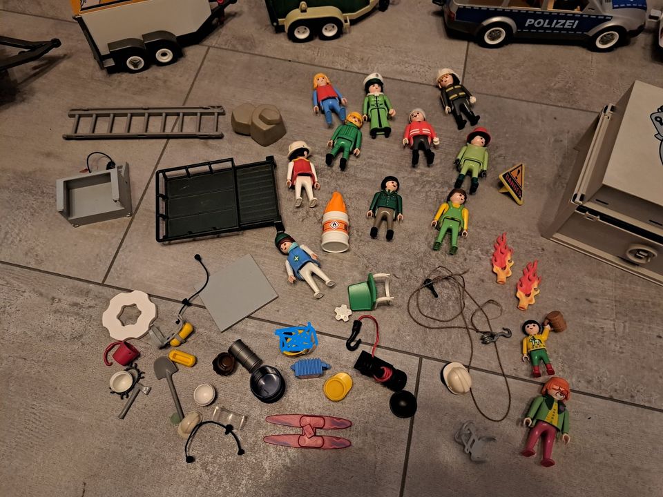 Playmobil,Feuerwehr,Polizei,Pferdeanhänger,Figuren,usw in Saarlouis