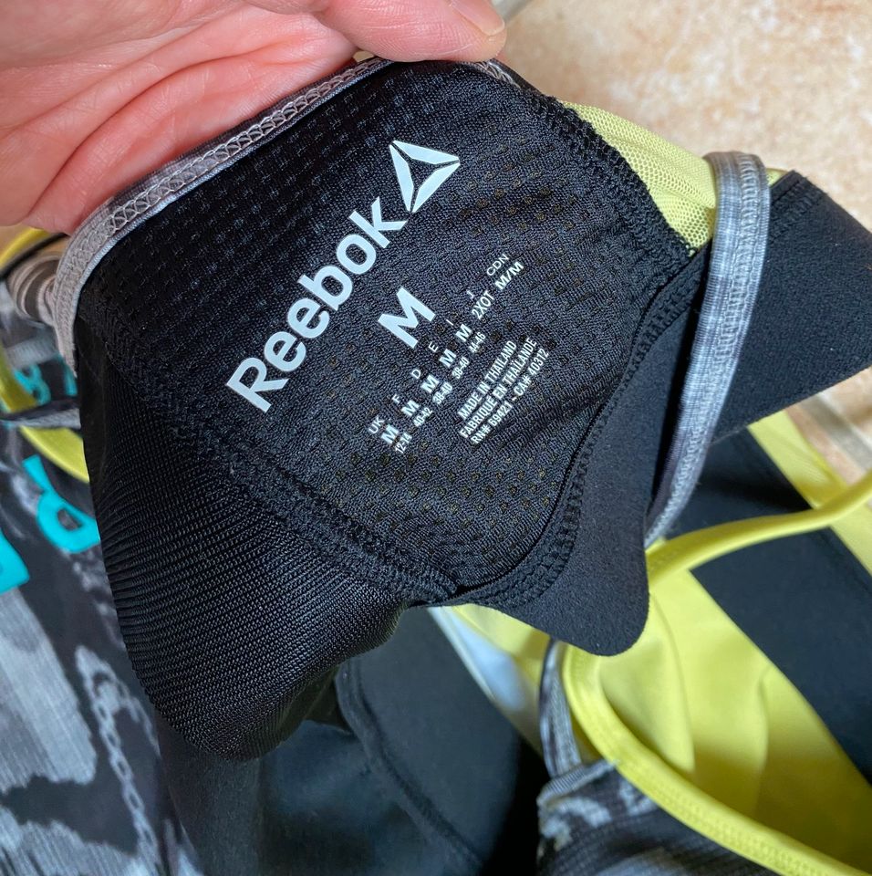 Reebok Bra  L Top mit Innenbra M wie Neu da mir leider zu groß in Illerkirchberg