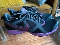 NIKE In Season TR 2 schwarz pink 42,5 NEU Memory foam NEU München - Bogenhausen Vorschau