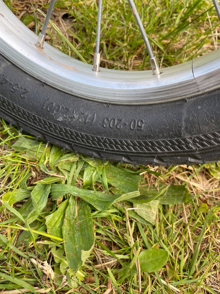 Puky Fahrrad 12 Zoll in lila in Brieselang