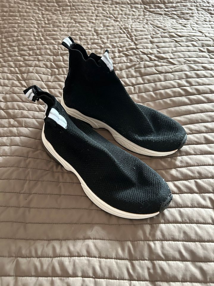 Zara Slip on / hightop- Sneaker in schwarz Gr. 39 in Herford