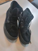 Vans Sneaker unisex halbhoch komplett schwarz Größe 40 neuwertig Dresden - Neustadt Vorschau