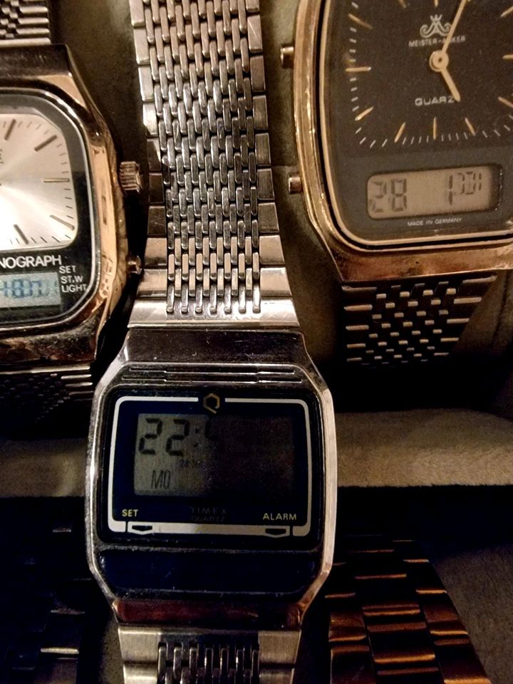 Lcd Uhren Orgienale aus 70igern und 80iger Sammlung in Ellingen