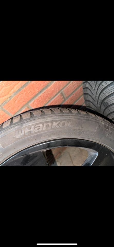 225/45 R17, Hankook Winterreifen, Schwarze Felgen, Seat Leon in Borken