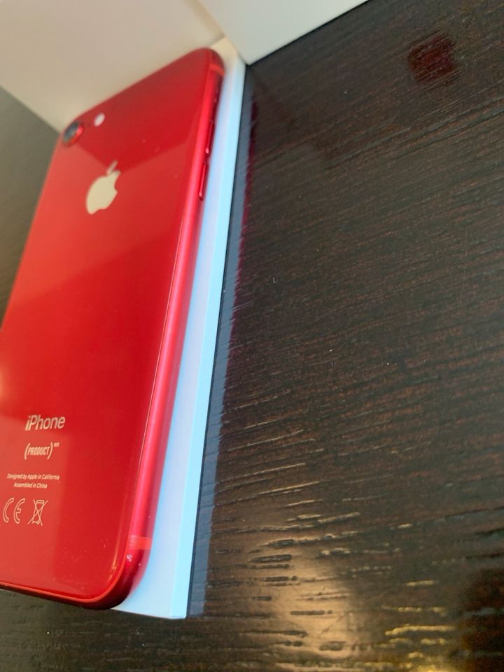 iPhone 8 Red in Villingen-Schwenningen