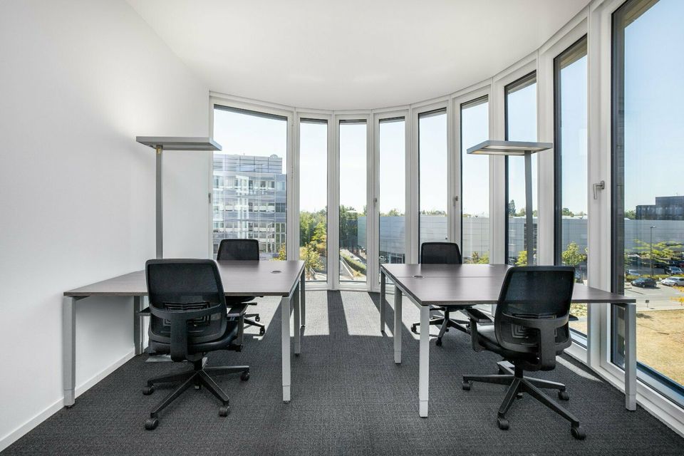 Privater Büroraum für 5 Personen in Regus Airport City in Düsseldorf