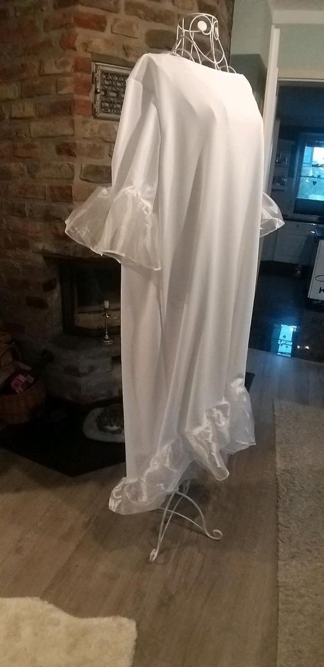 Weißes Kleid,  Standesamt, Hochzeit in Duisburg