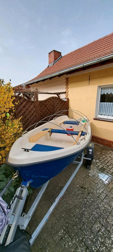 Ruderboot Motorboot Anker Reling mit Trailer in Schönhausen (Elbe)