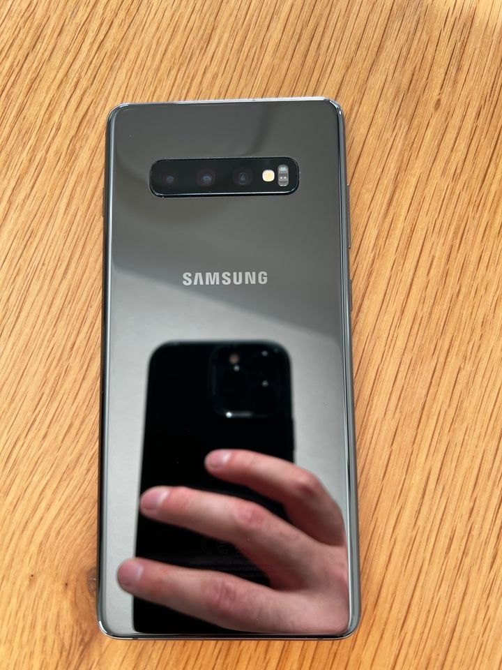 Samsung Galaxy S10+ in Pattensen