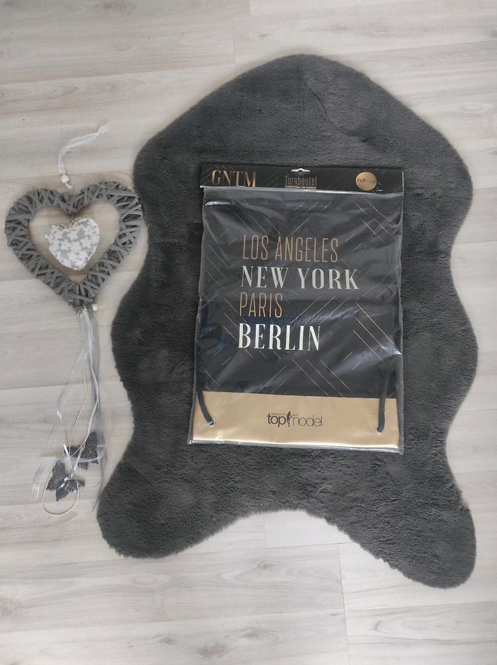 ⭐Neu/OVP⭐ TOP MODEL Rucksack⭐Turnbeutel⭐ Sporttasche⭐schwarz/gold in Bad Bevensen