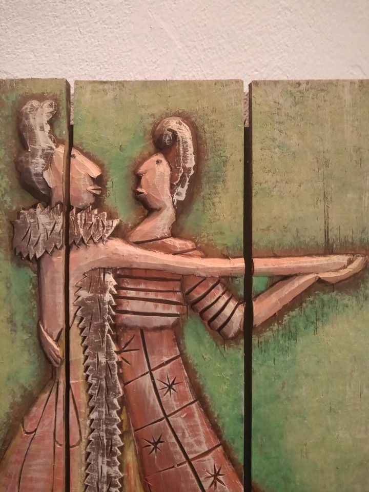 russische Kunst in Form einer Ikone, Holzrelief in Berlin