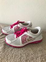 Nike Turnschuhe Laufschuhe Größe 38 weiß pink Baden-Württemberg - Oberderdingen Vorschau