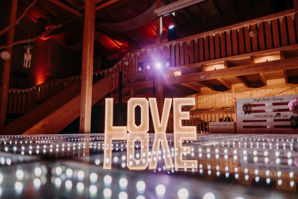 LOVE Leuchtbuchstaben Leuchtobjekte Hochzeit Verlobung Deko in Keltern