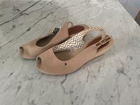 Tommy Hilfiger Pumps Sandalen high Heels Sandaletten beige 39 Hessen - Limburg Vorschau