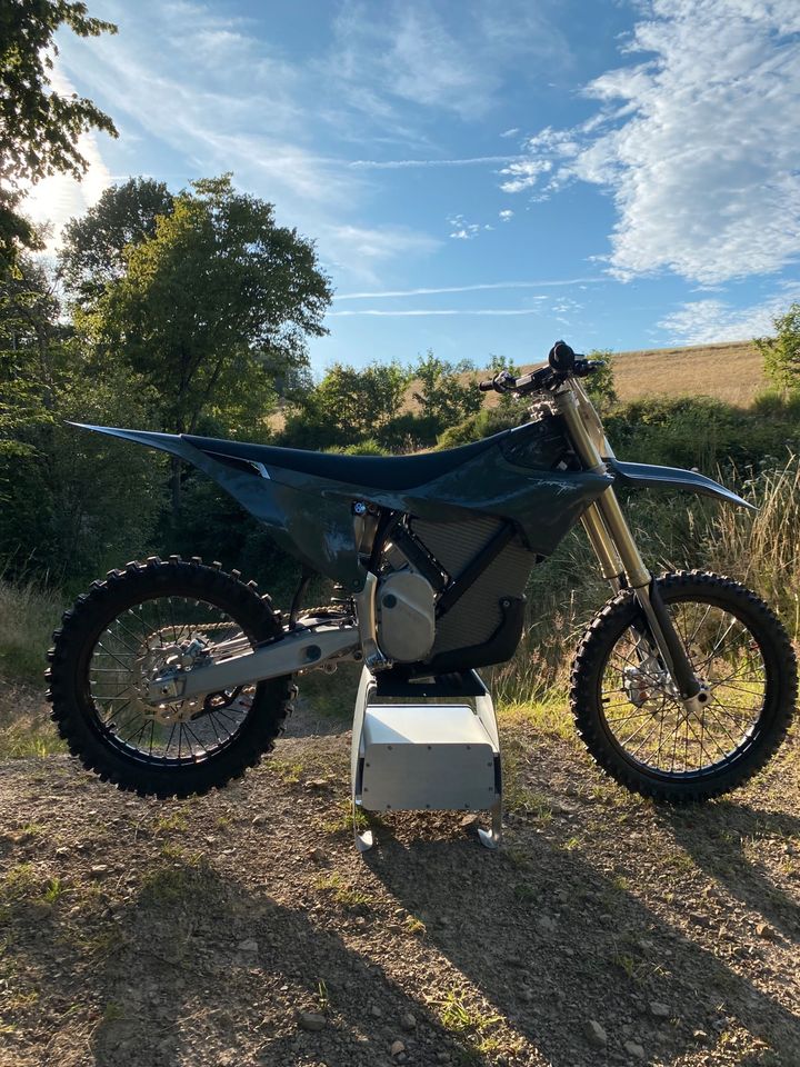 *Verfügbar* Stark VARG Elektro Motocross Motorrad | 60 PS / 80 PS | Kayaba KYB | 938 Nm | 6,5 kWh - Stark Future E-MX Bike in Waldbröl