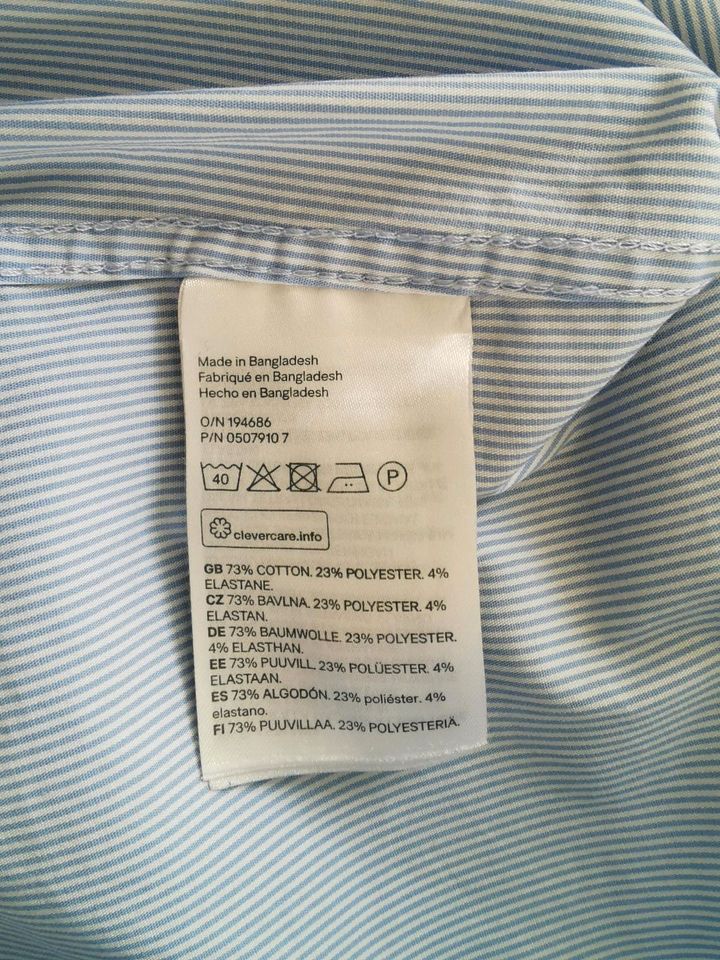 Bluse Hemd Businessbluse H&M S blau weiß gestreift in Teningen