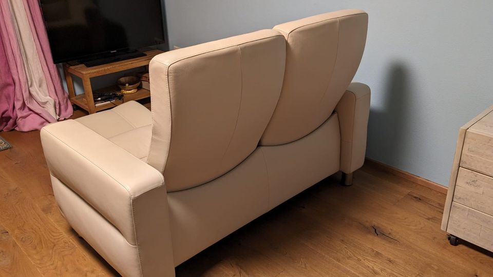Stressless 2-Sitzer Sofa Wave hoch mit Hocker Consul; Topzustand in München