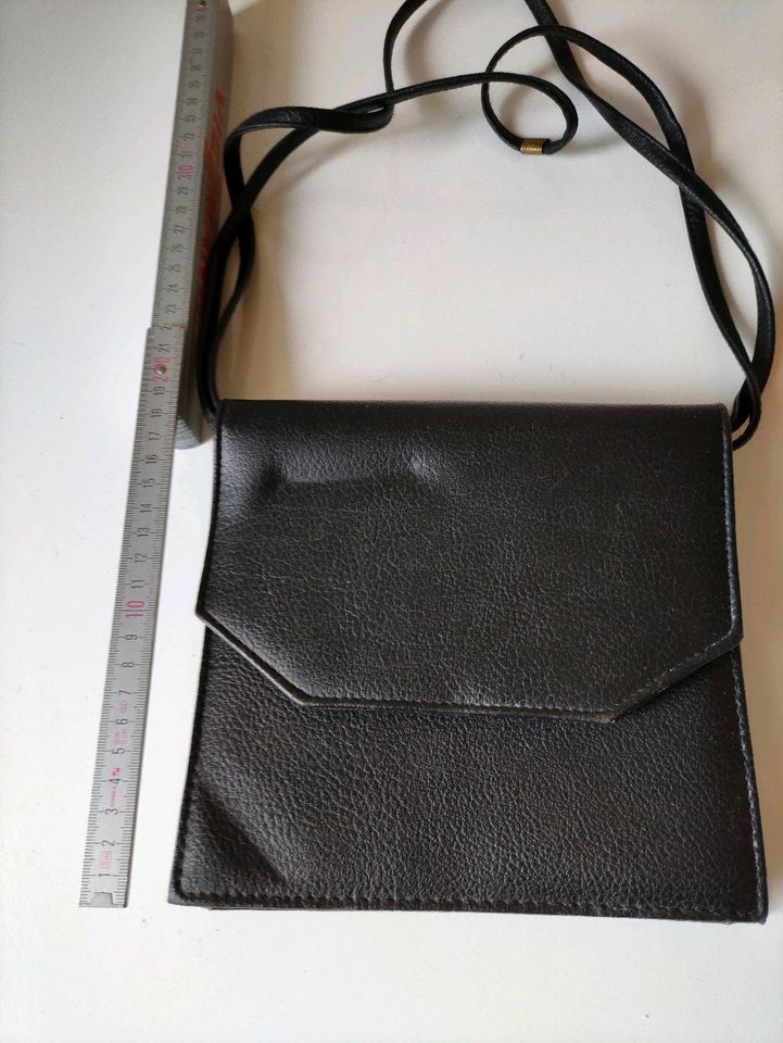 Tasche Handtasche Umhängetasche jeweils nur 10 Euro in Schmoelln