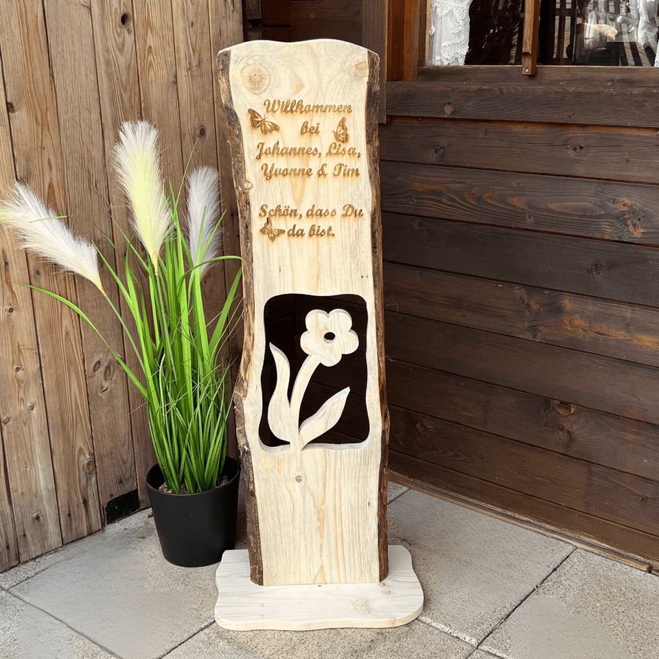 Holzschild Willkommen mit Blume - personalisierbar in Geisingen