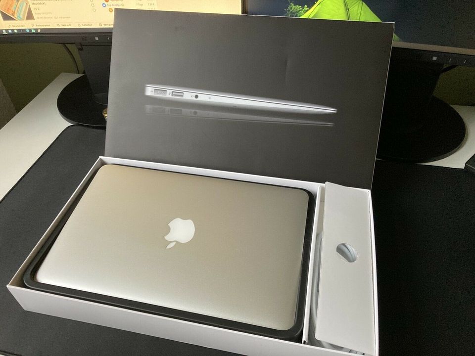 Apple MacBook Air 11' (Modell: MC969D/A) in Neuenhagen