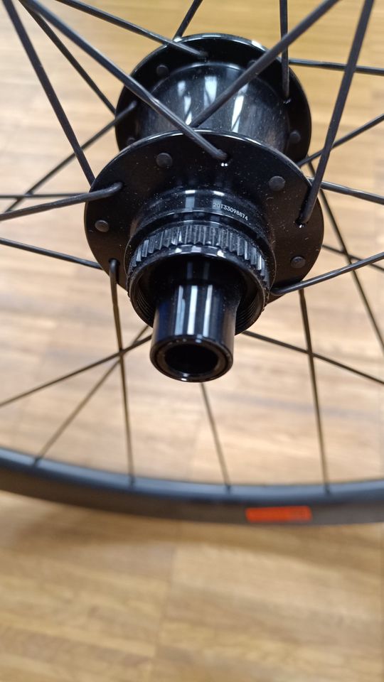 Zipp 303s Hinterrad XDR oder HG Freilauf NEU in Freiburg im Breisgau