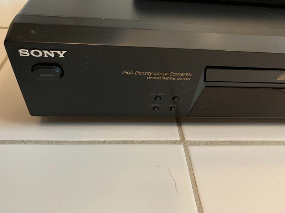 SONY CDP-XE270 Disc Player mit Fernbedienung in Bad Soden am Taunus