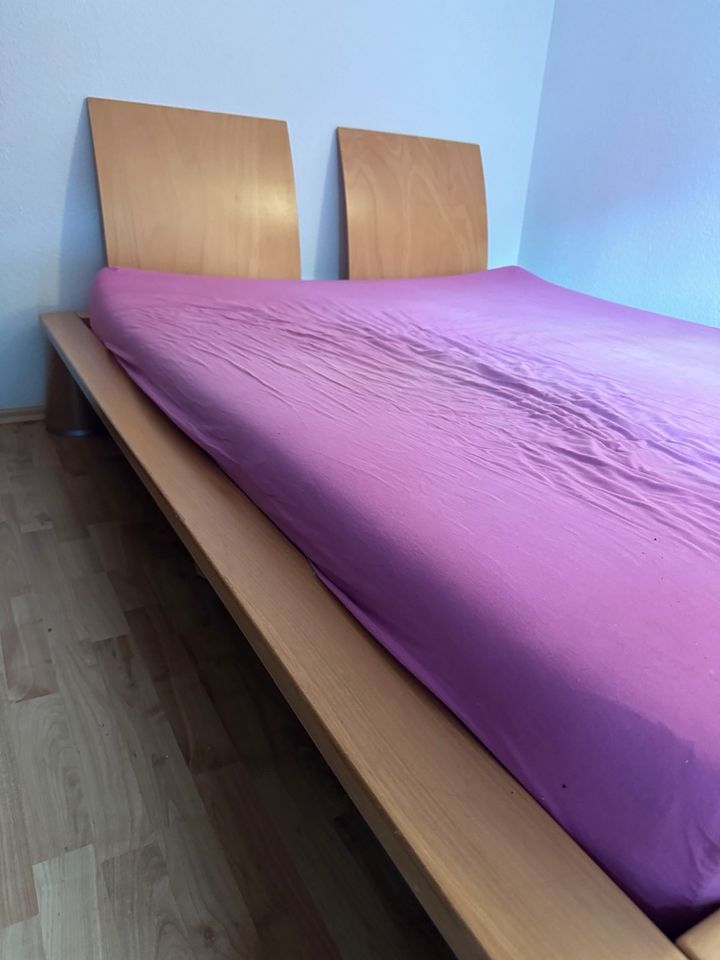 Bett mit Matratze guter Zustand 160 cm in Engelskirchen