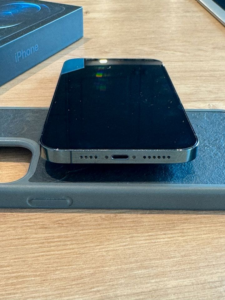 iPhone 12 Pro Max 256GB - Pazifikblau + Schutzhülle in Castrop-Rauxel