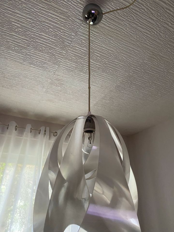 Lampe Wohnzimmerlampe Hängelampe in Würselen