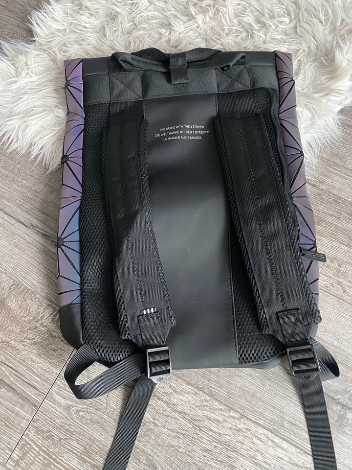 3D Adidas Rucksack Neu Rolltop Hologramm bunt/ lila in Erfurt